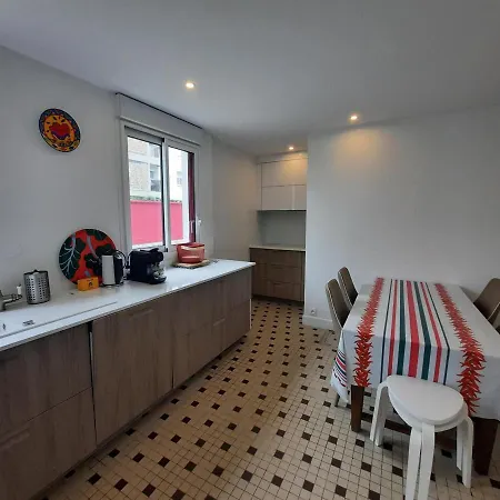 Holiday home Maison Calme Avec Grand Exterieur, Proche Centre Et Ocean, Ideale Famille/amis - Fr-1-239-860